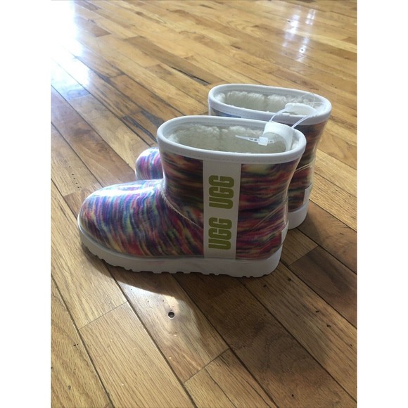 UGG  Womens Classic Clear Mini Pixelate White Waterproof Ankle Boots Sz 6 NWOB - Picture 1 of 5